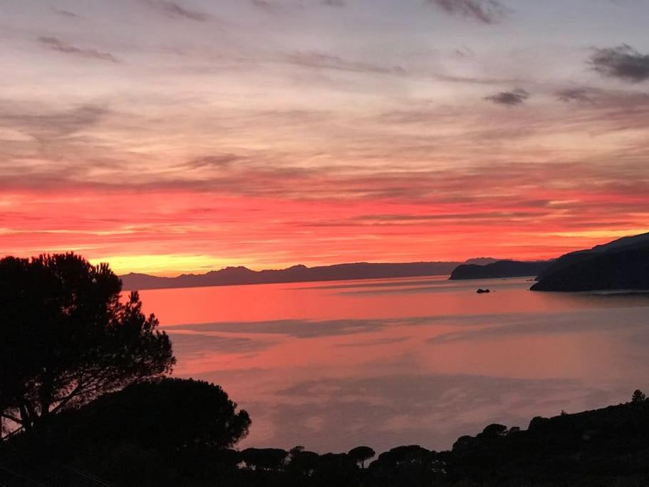 Villa Mit Whirlpool Und Phantastischer Aussicht Capoliveri  Eksteriør billede